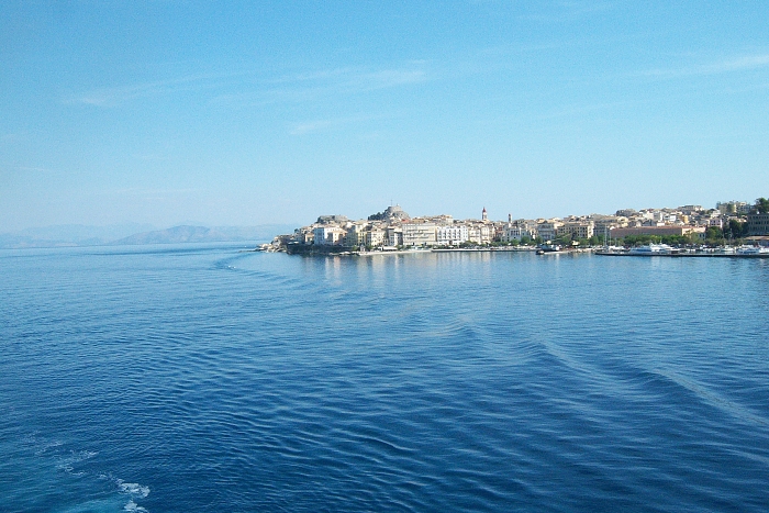 100_1848 small LAIVALLA VENEZIA PATRA KERKYRA.jpg - 281568 Bytes